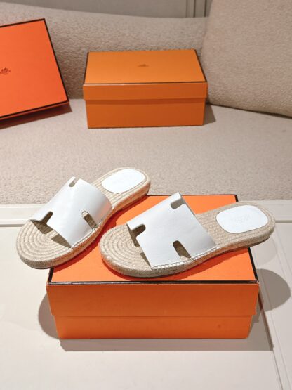 Hermès' latest white refreshing and comfortable straw slippers for spring and summer - Image 4