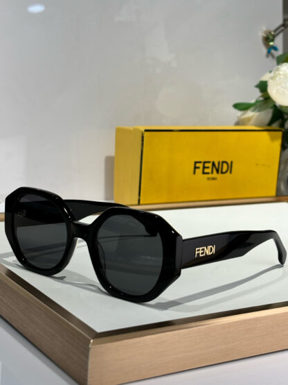 FENDI fashion trend sunglasses - Image 5
