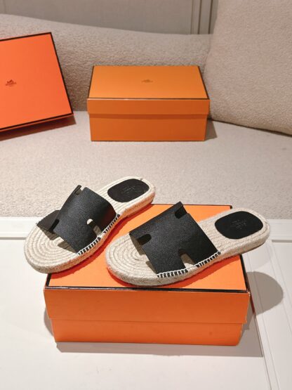 Hermès' latest black refreshing and comfortable straw slippers for spring and summer - Image 4