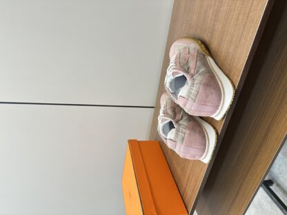 Hermès pink apricot goatskin contrasting sneakers, 2cm thick sole - Image 4