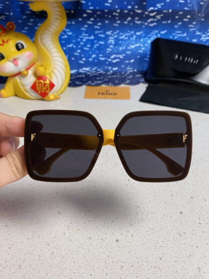 FENDI fashion trend sunglasses - Image 5