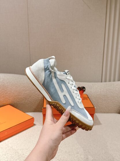 Hermès white and blue goatskin contrasting sneakers, 2cm thick sole - Image 4
