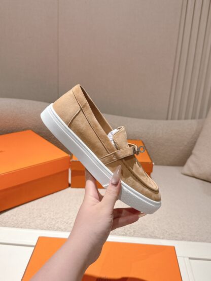 Hermès new kelly buckle thick-soled apricot loafers - Image 5