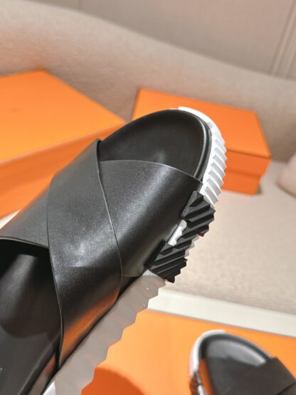 Hermes black and white comfortable casual style cross-slippers - Image 5