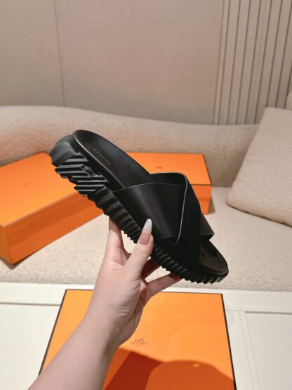 Hermes black comfortable casual style cross-slippers - Image 5