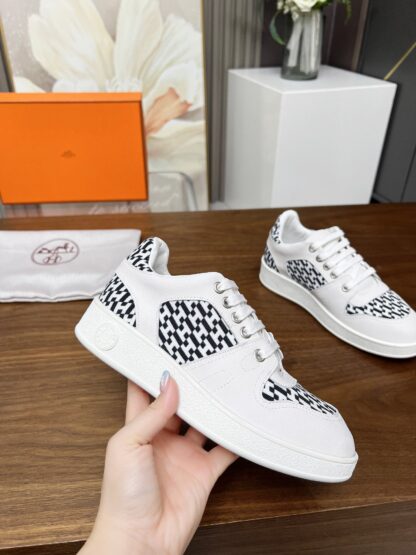 Hermes flat-soled stylish lightweight white and black sports casual shoes - Image 4