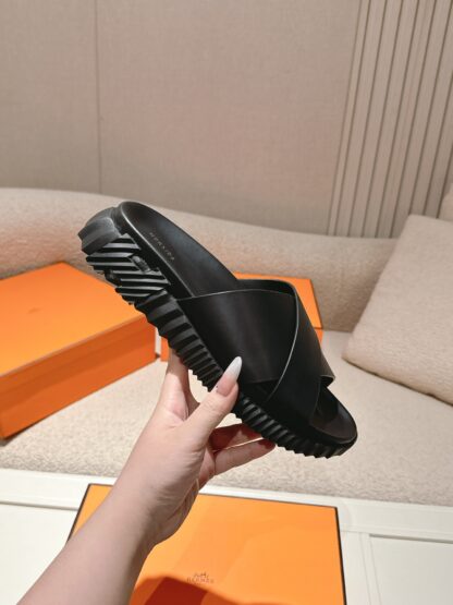 Hermes pure black comfortable casual style cross-slippers - Image 5