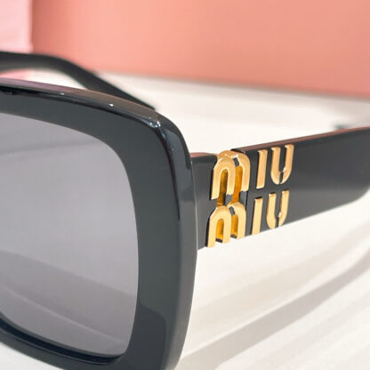Miu Miu trendy fashion sunglasses - Image 6
