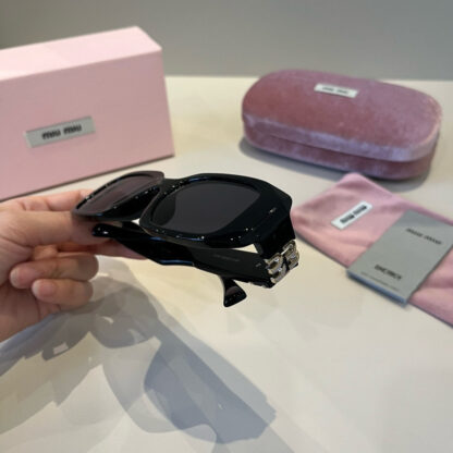 Miu Miu trendy fashion sunglasses - Image 6