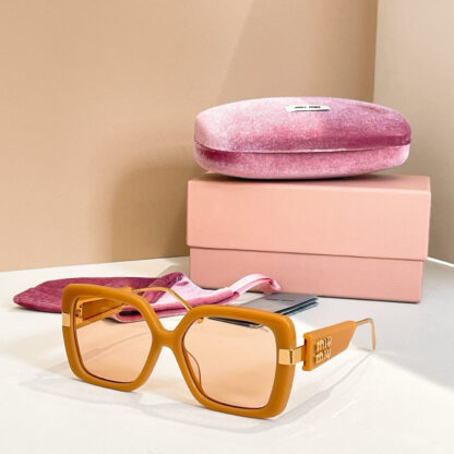 Miu Miu trendy fashion sunglasses - Image 6