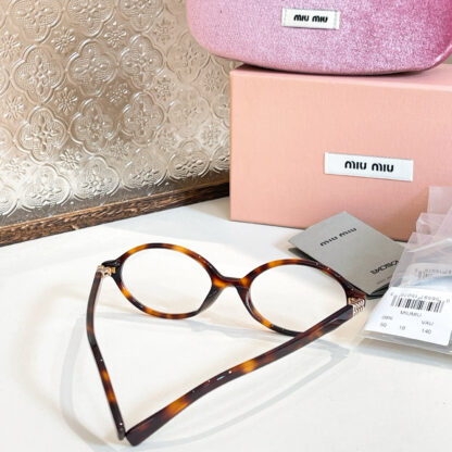 Miu Miu trendy fashion sunglasses - Image 6