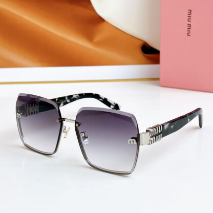 Miu Miu trendy fashion sunglasses - Image 6