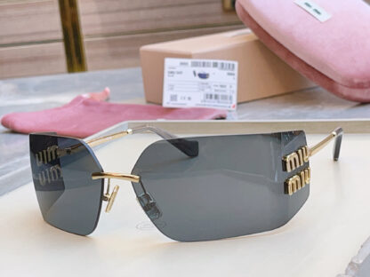 Miu Miu trendy fashion sunglasses - Image 6