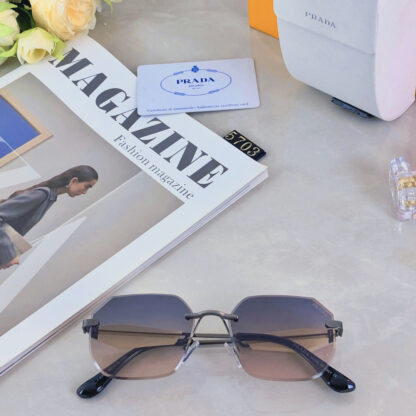 Prada fashion trend sunglasses - Image 5