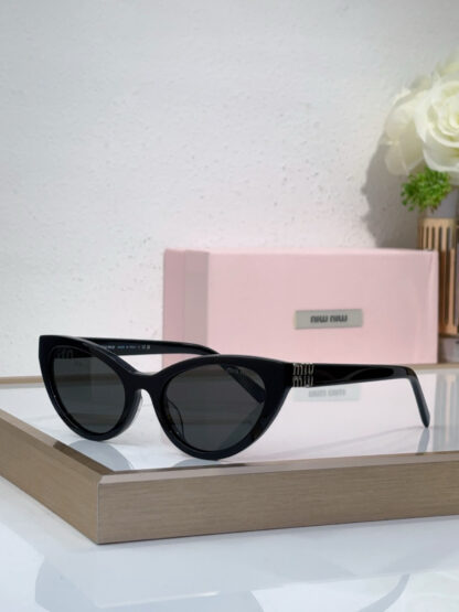 Miu Miu trendy fashion sunglasses - Image 6