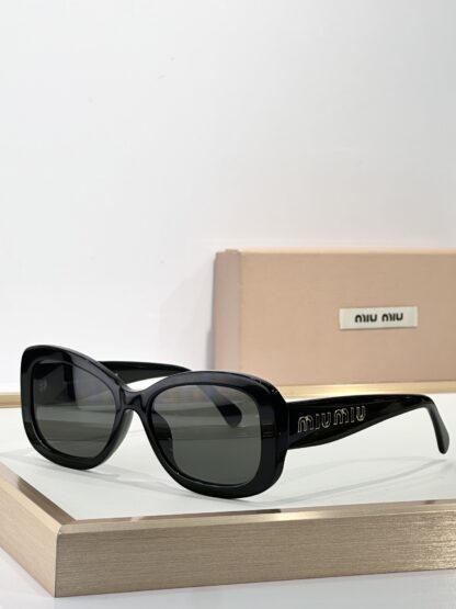 Miu Miu trendy fashion sunglasses - Image 6