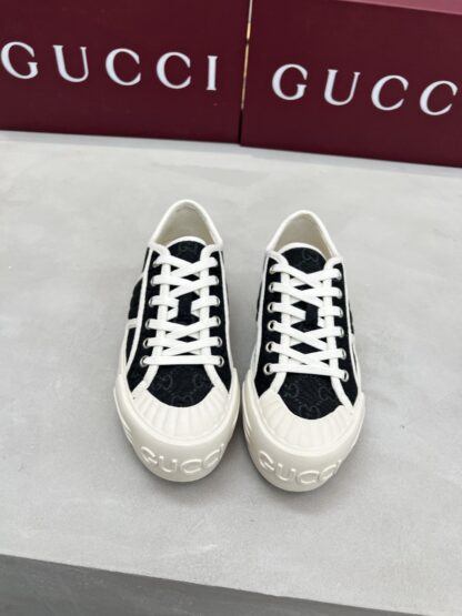 Gucci classic design German training elements catwalk model - Image 6