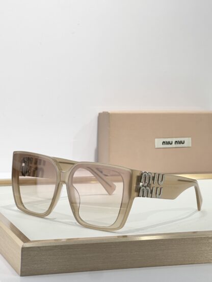 Miu Miu trendy fashion sunglasses - Image 6