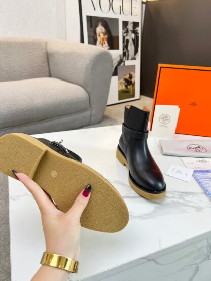 Hermès classic black silver buckle knight boots - Image 4