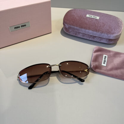 Miu Miu trendy fashion sunglasses - Image 6