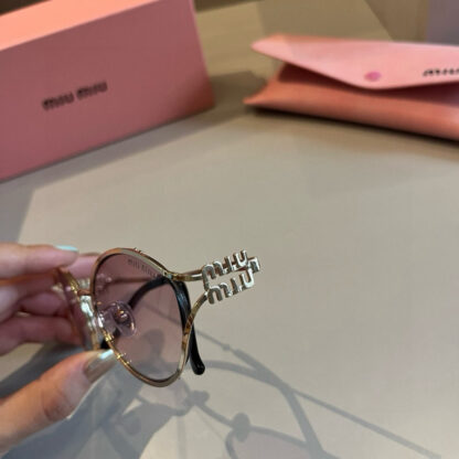 Miu Miu trendy fashion sunglasses - Image 6