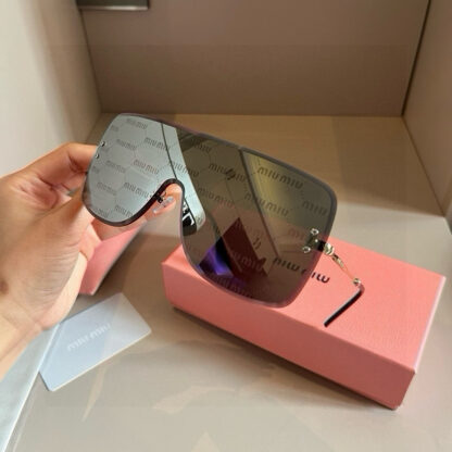 Miu Miu trendy fashion sunglasses - Image 6