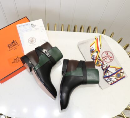 Hermès classic black and green color matching silver buckle fashion knight boots - Image 4