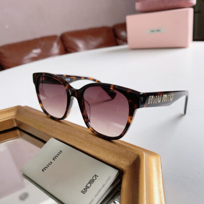 Miu Miu trendy fashion sunglasses - Image 6