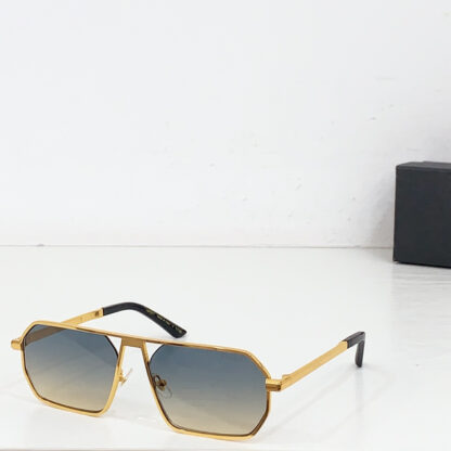 Prada fashion trend sunglasses - Image 5