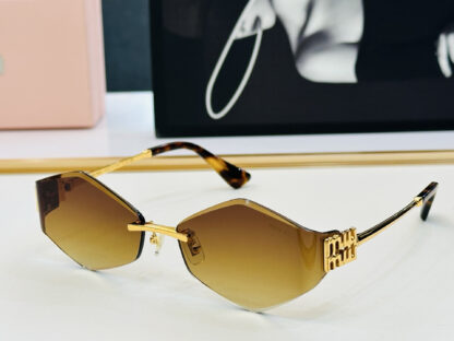 Miu Miu trendy fashion sunglasses - Image 6