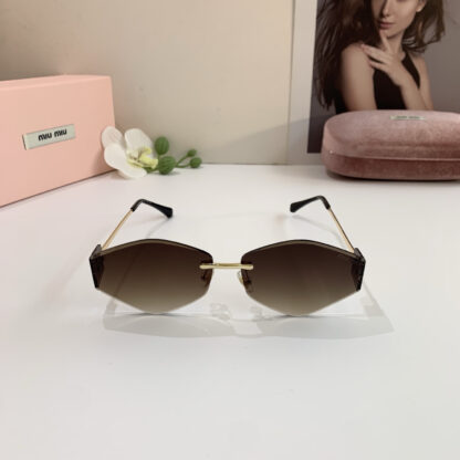 Miu Miu trendy fashion sunglasses - Image 6