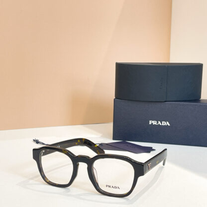 Prada fashion trend sunglasses - Image 5