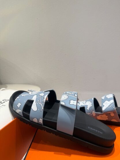 Hermès blue and white couple woven sandals - Image 2