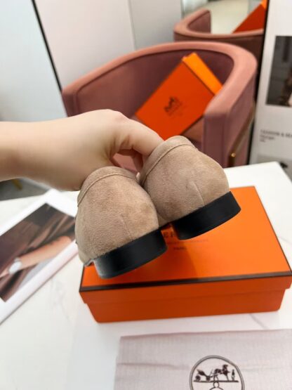 Hermès classic apricot loafers - Image 5