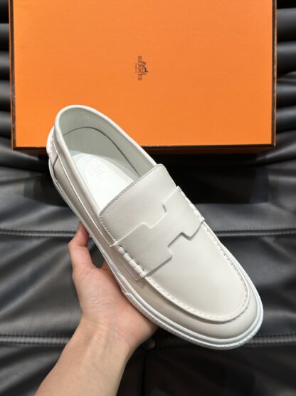 Hermès classic men's off-white soft and durable casual loafers - Image 5