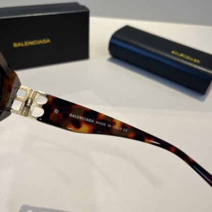 Balenciaga fashion sunglasses - Image 6