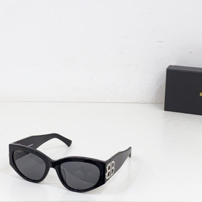 Balenciaga fashion sunglasses - Image 5