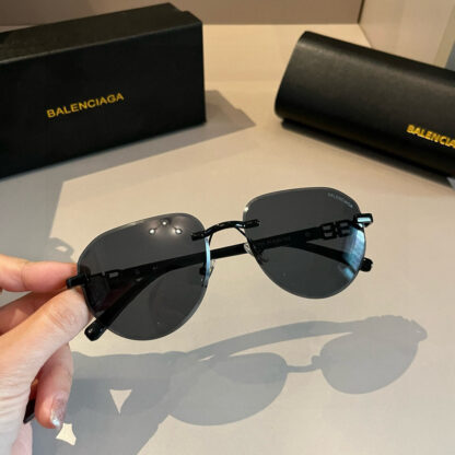 Balenciaga fashion sunglasses - Image 5