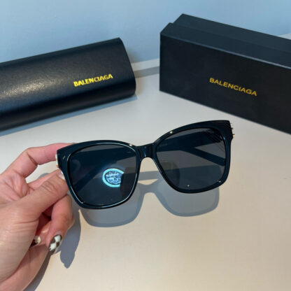 Balenciaga fashion sunglasses - Image 5