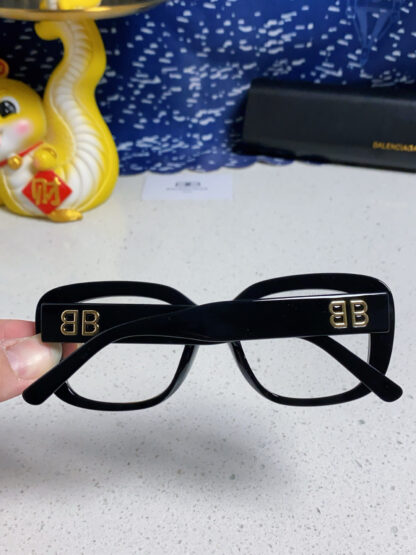Balenciaga fashion sunglasses - Image 5