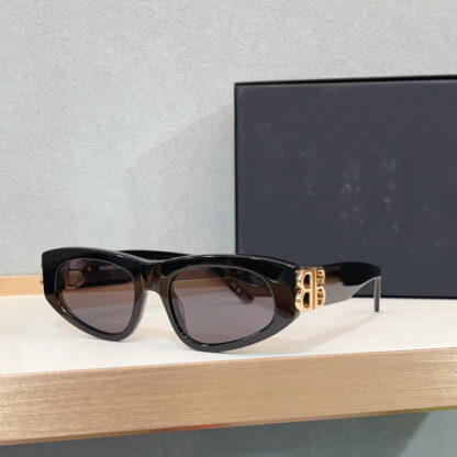Balenciaga fashion sunglasses - Image 5