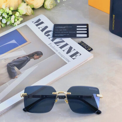 Balenciaga fashion sunglasses - Image 5