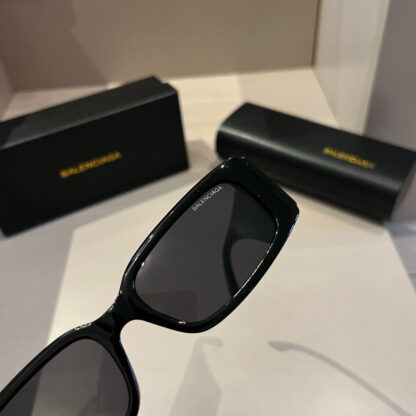 Balenciaga fashion sunglasses - Image 5