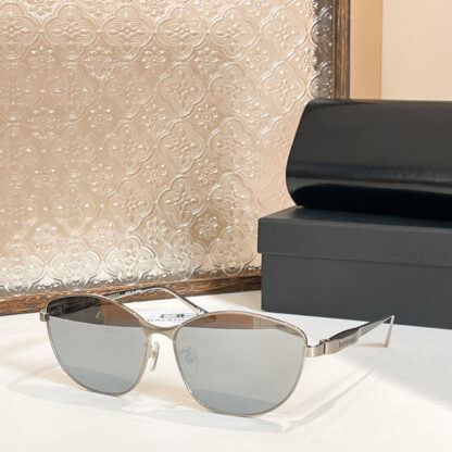 Balenciaga fashion sunglasses - Image 5