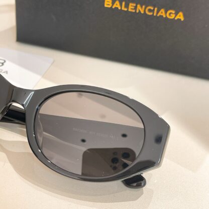 Balenciaga fashion sunglasses - Image 5