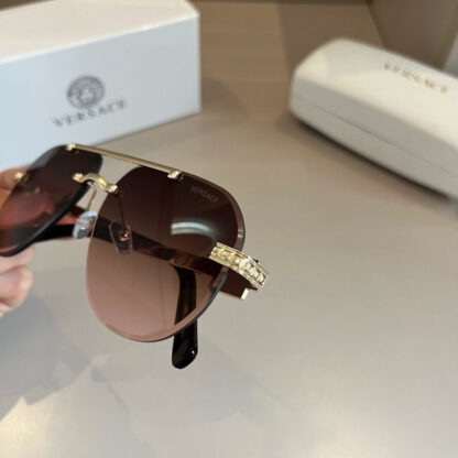 Versace fashion trend sunglasses - Image 5