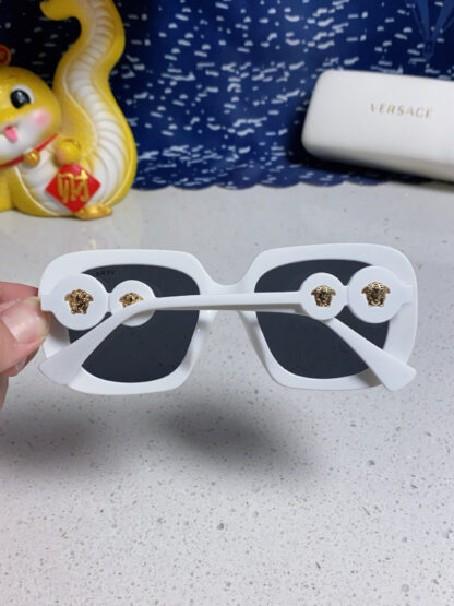 Versace fashion trend sunglasses - Image 6