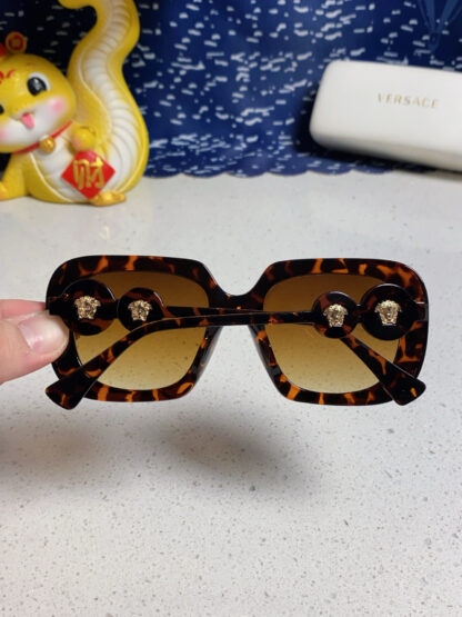 Versace fashion trend sunglasses - Image 5