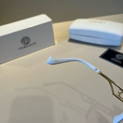 Versace fashion trend sunglasses - Image 5