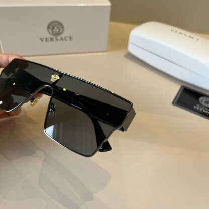 Versace fashion trend sunglasses - Image 6